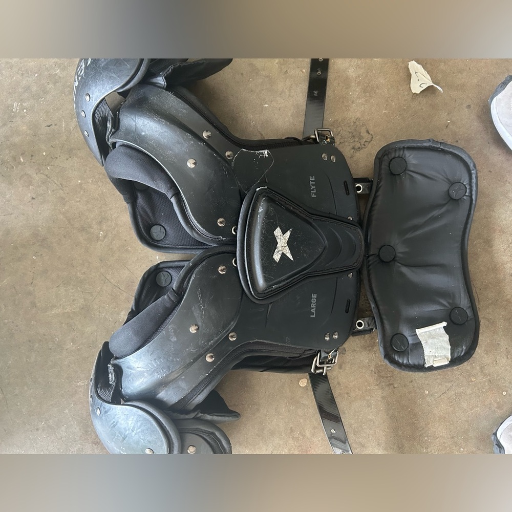 Youth Large Xenith Flyte shoulder pads.
